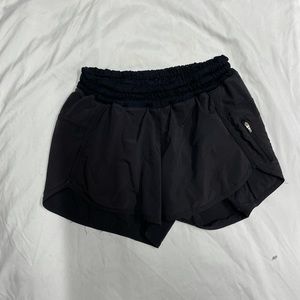 black lululemon shorts